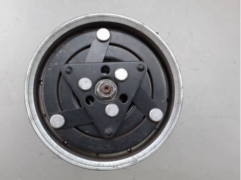 COMPRESSEUR AIR CONDITIONNE DACIA SANDERO