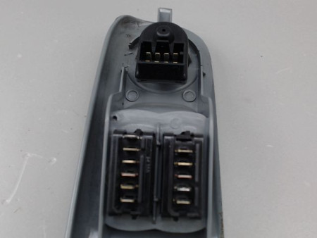 COMMANDE LEVE-GLACE PORTE AVG RENAULT TWINGO