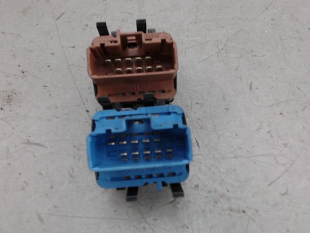 COMMANDE LEVE-GLACE PORTE AVG RENAULT CLIO