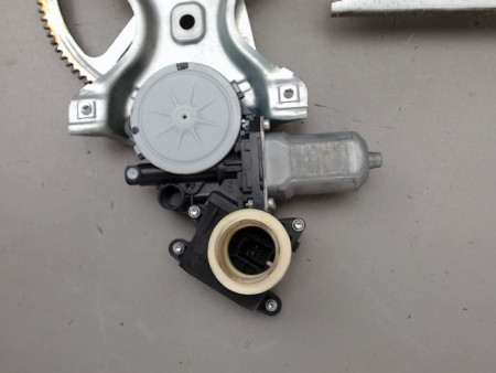 MECANISME LEVE-GLACE AVANT GAUCHE TOYOTA YARIS