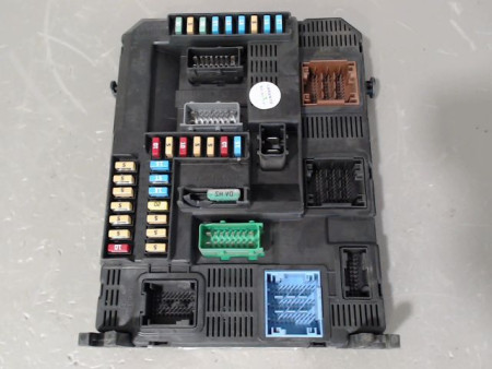 BOITIER GESTION HABITACLE PEUGEOT 208 PH2 2015-