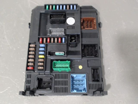 BOITIER GESTION HABITACLE PEUGEOT 208 12-15