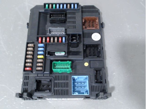 BOITIER GESTION HABITACLE PEUGEOT 208 12-15