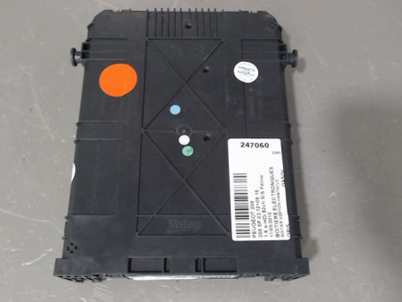 BOITIER GESTION HABITACLE PEUGEOT 208 12-15