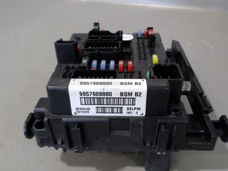 BOITE A FUSIBLES PEUGEOT 206