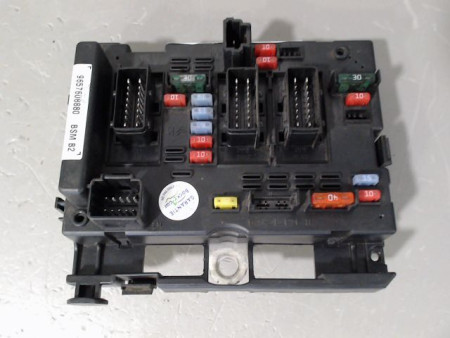 BOITE A FUSIBLES PEUGEOT 206