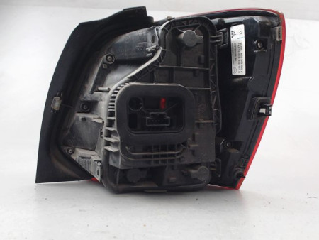 FEU ARRIERE GAUCHE  VOLKSWAGEN POLO