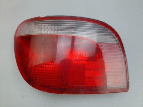 FEU ARRIERE GAUCHE  TOYOTA YARIS