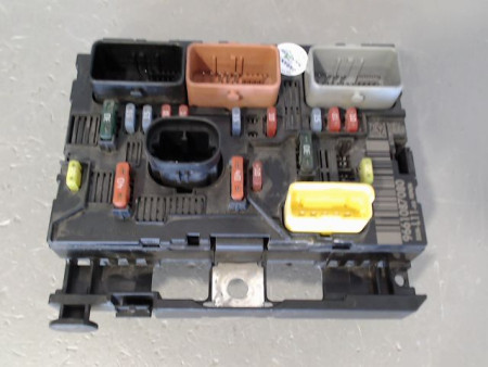 BOITE A FUSIBLES PEUGEOT 307
