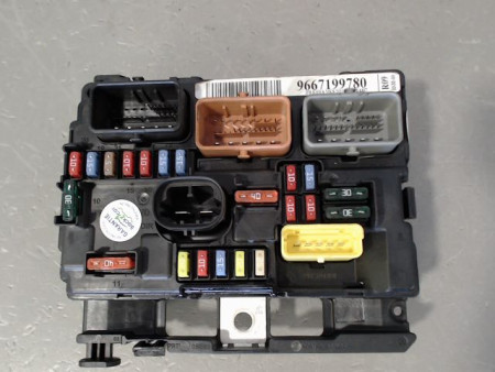 BOITE A FUSIBLES PEUGEOT 207
