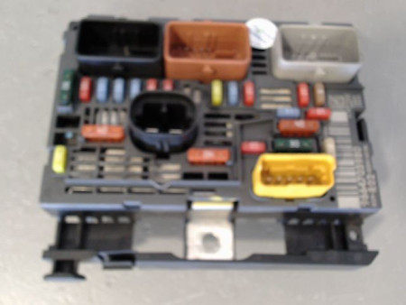 BOITE A FUSIBLES PEUGEOT 407