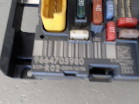 BOITE A FUSIBLES PEUGEOT 407