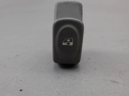 COMMANDE LEVE-GLACE PORTE AVD RENAULT TWINGO