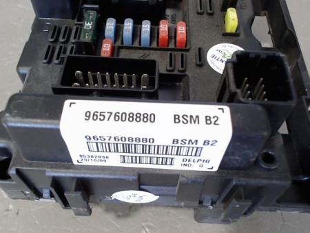 BOITE A FUSIBLES PEUGEOT 206
