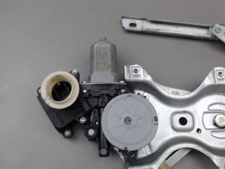 MECANISME LEVE-GLACE AVANT DROIT TOYOTA VERSO