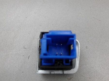 BOUTON DE WARNING PEUGEOT 208
