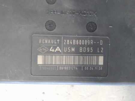 BOITE A FUSIBLES RENAULT MEGANE