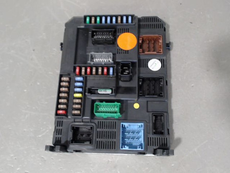 BOITIER GESTION HABITACLE PEUGEOT 208