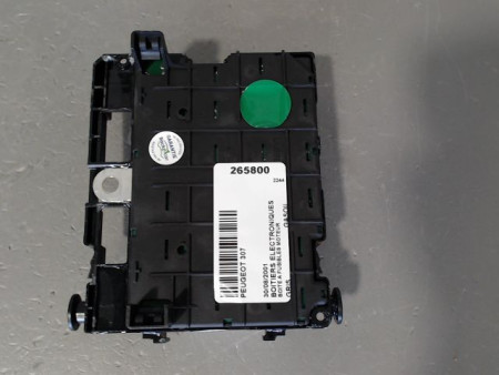 BOITE A FUSIBLES PEUGEOT 307