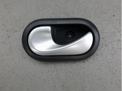 POIGNEE INTERIEURE PORTE AVANT GAUCHE DACIA DUSTER