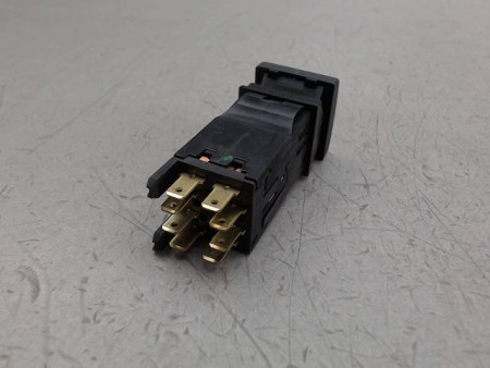 BOUTON DE WARNING CITROEN SAXO