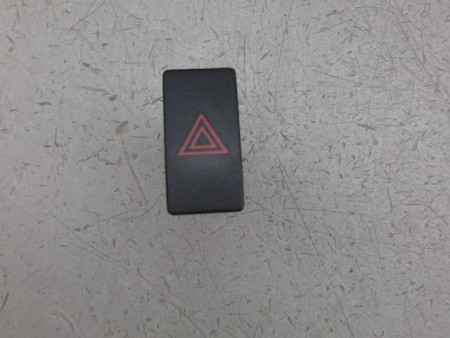 BOUTON DE WARNING TOYOTA AVENSIS