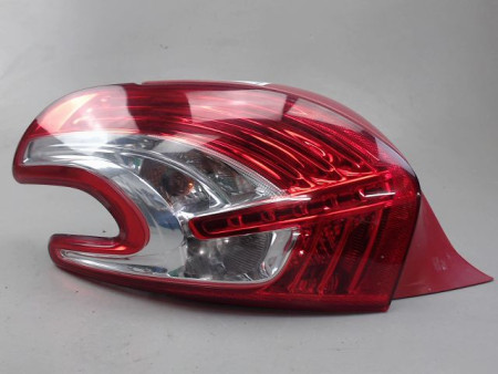 FEU ARRIERE GAUCHE  PEUGEOT 208