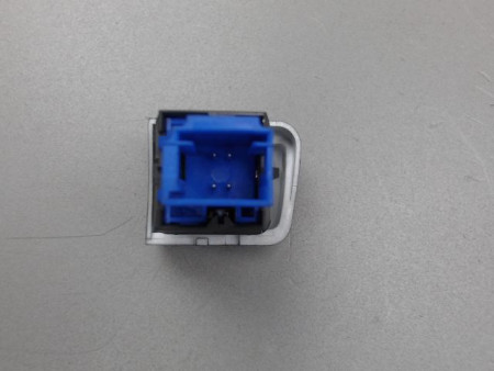 BOUTON DE WARNING PEUGEOT 208