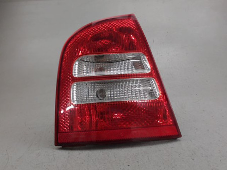 FEU ARRIERE GAUCHE  SKODA OCTAVIA