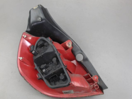 FEU ARRIERE DROIT RENAULT CLIO