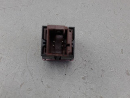 BOUTON DE WARNING PEUGEOT 207