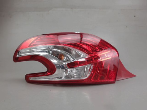 FEU ARRIERE GAUCHE  PEUGEOT 208