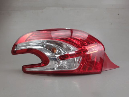 FEU ARRIERE GAUCHE  PEUGEOT 208