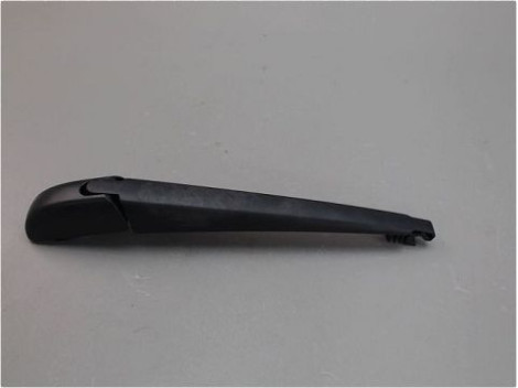 BRAS ESSUIE-GLACE ARRIERE TOYOTA YARIS