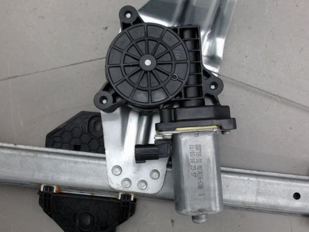 MECANISME LEVE-GLACE AVANT DROIT DACIA SANDERO