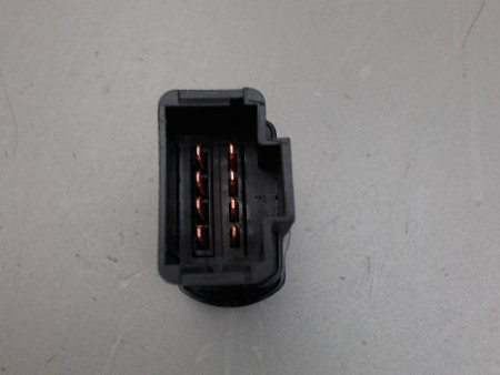 BOUTON DE WARNING DACIA SANDERO