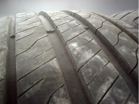 Paire de pneus GOOD YEAR EFFICIENT GRIP 2 SUV 4 245 60 18 105 H