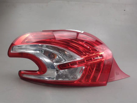 FEU ARRIERE GAUCHE  PEUGEOT 208