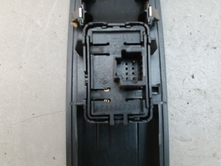 COMMANDE LEVE-GLACE PORTE AVD RENAULT LAGUNA