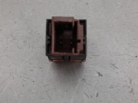 BOUTON DE WARNING PEUGEOT 207
