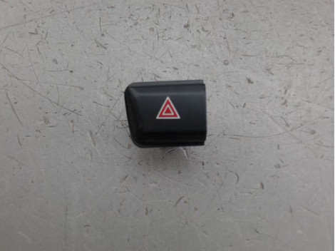 BOUTON DE WARNING PEUGEOT 208