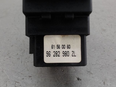 COMMANDE CLIGNOTANT PEUGEOT 106