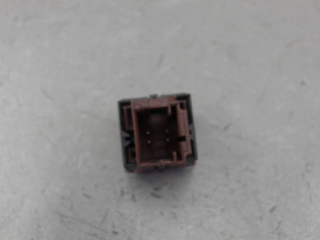 BOUTON DE WARNING PEUGEOT 207
