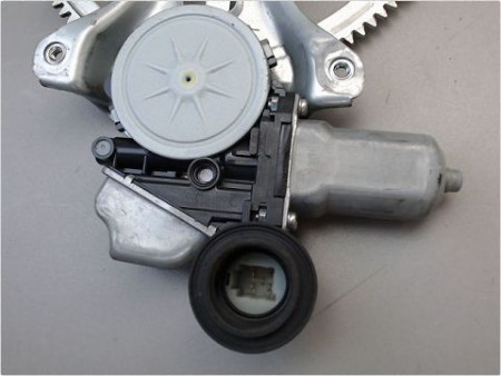 MECANISME LEVE-GLACE AVANT GAUCHE TOYOTA VERSO-S
