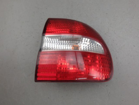 FEU ARRIERE DROIT VOLVO V40