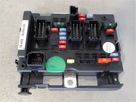 BOITE A FUSIBLES PEUGEOT 206