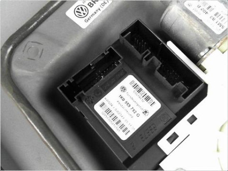 MECANISME LEVE-GLACE AVANT DROIT VOLKSWAGEN GOLF V PLUS 05-08