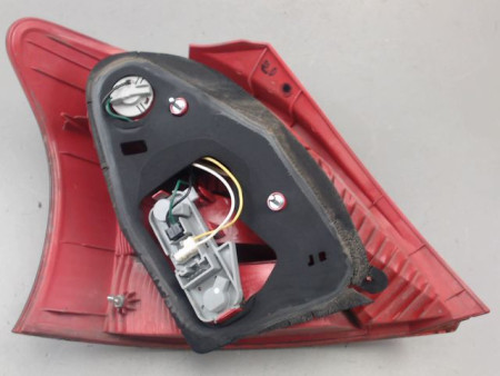 FEU ARRIERE DROIT TOYOTA YARIS