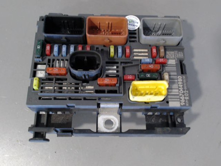 BOITE A FUSIBLES CITROEN C4