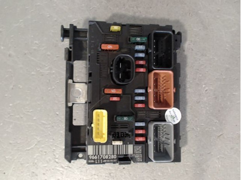 BOITE A FUSIBLES PEUGEOT 307
